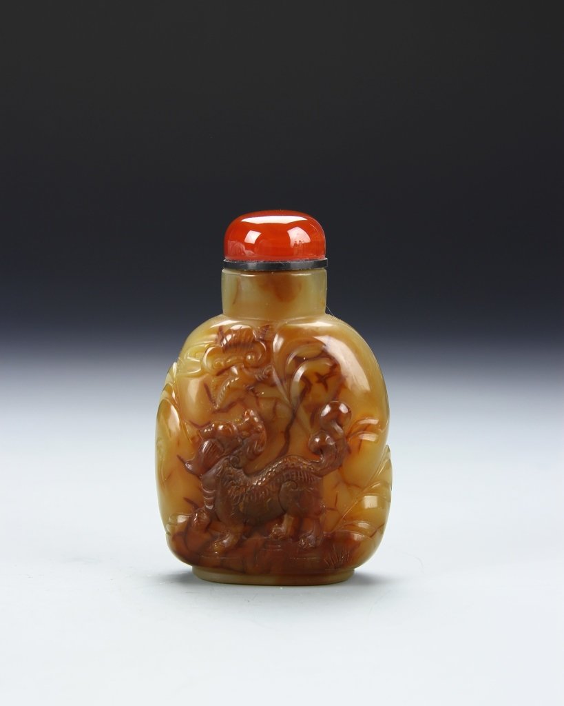 Chinese Agate Snuff Bottle (1 of 3)