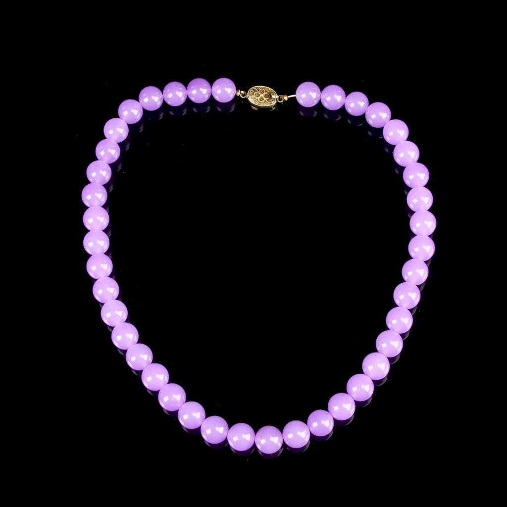 Chinese Jadeite Beaded Necklace (1 of 2)