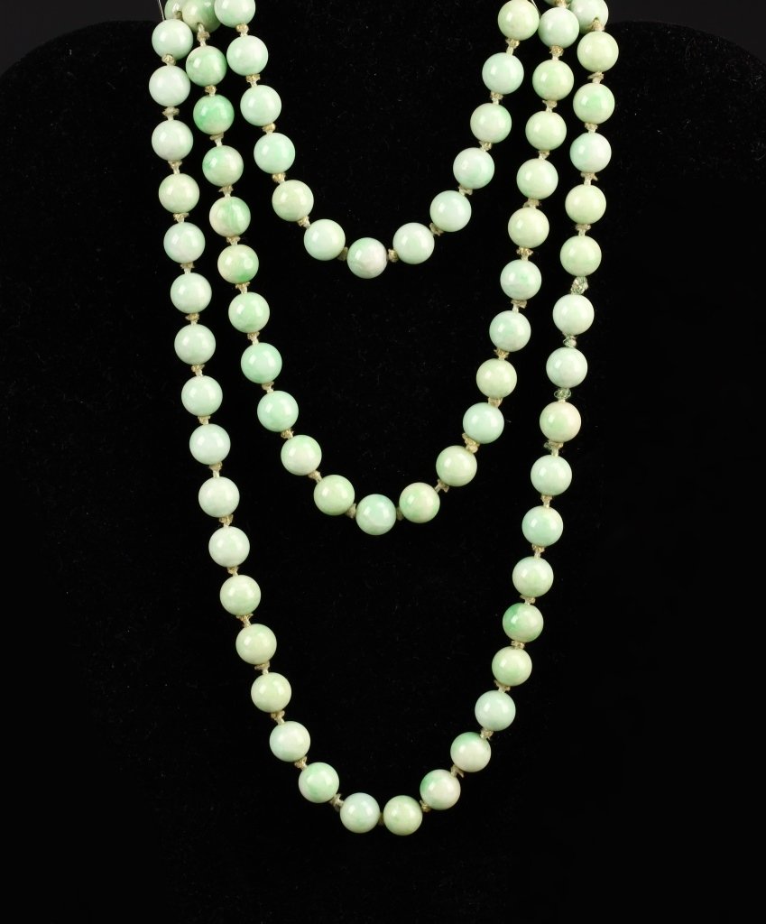 Chinese Jadeite Beaded Necklace (1 of 3)