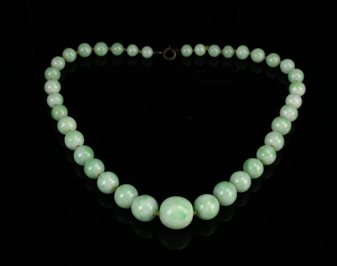 Chinese Jadeite Beaded Necklace (1 of 2)