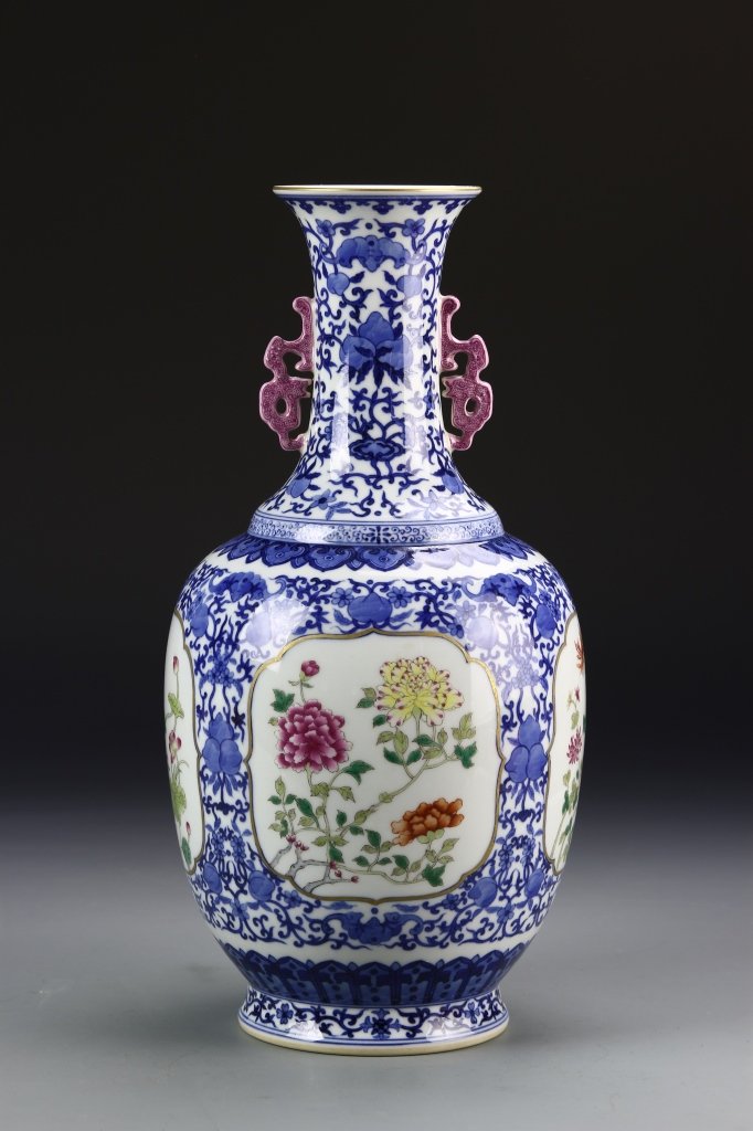 Chinese Blue and White Vase (1 of 7)