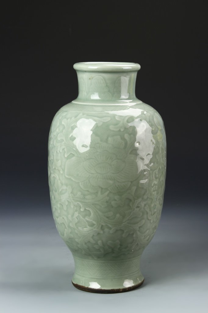Chinese Lungquan Vase (1 of 5)