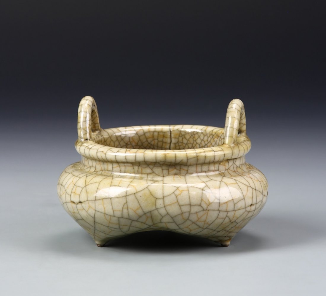 Chinese Ge-Type Tripod Censer (1 of 7)