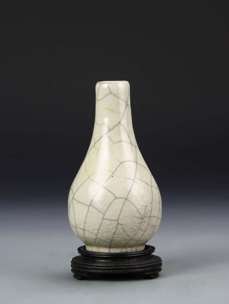 Chinese Song Ge-Yao Pear-Shaped Vase (1 of 9)