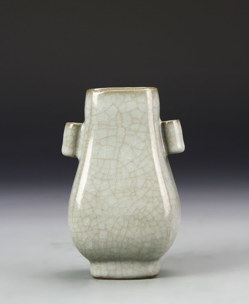 Chinese Song Longchuan Guan-Type Vase (1 of 8)