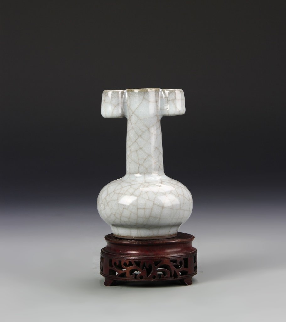 Important Chinese Guan Arrow Vase (1 of 8)