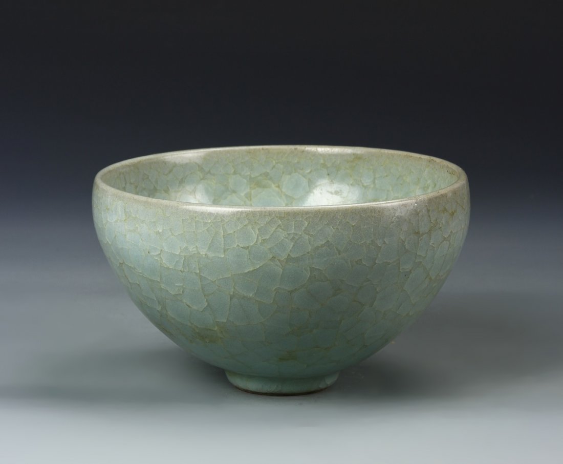 Chinese Lungquan Yao Bowl (1 of 5)