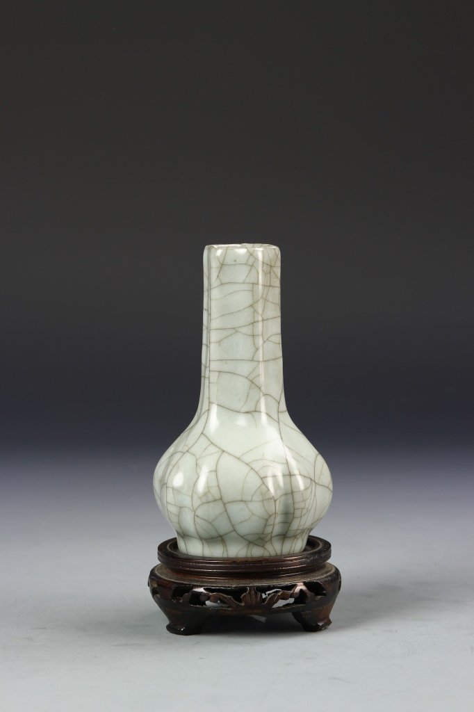 Chinese Lobed Bottle Vase (1 of 5)