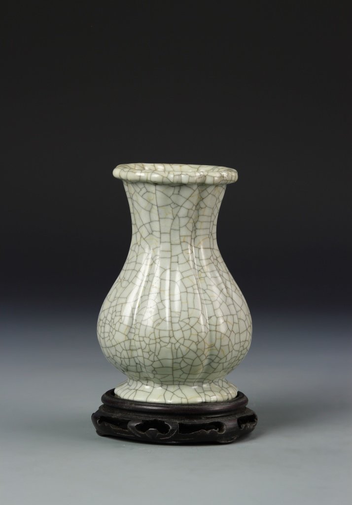 Chinese Ge Ware Vase (1 of 8)
