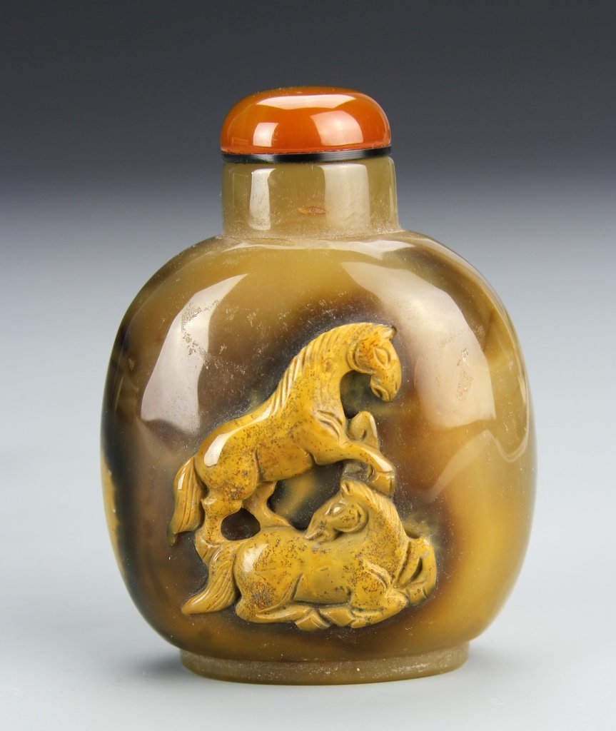 Chinese Agate Snuff Bottle (1 of 2)