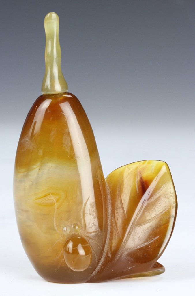 Chinese Agate Snuff Bottle (1 of 4)