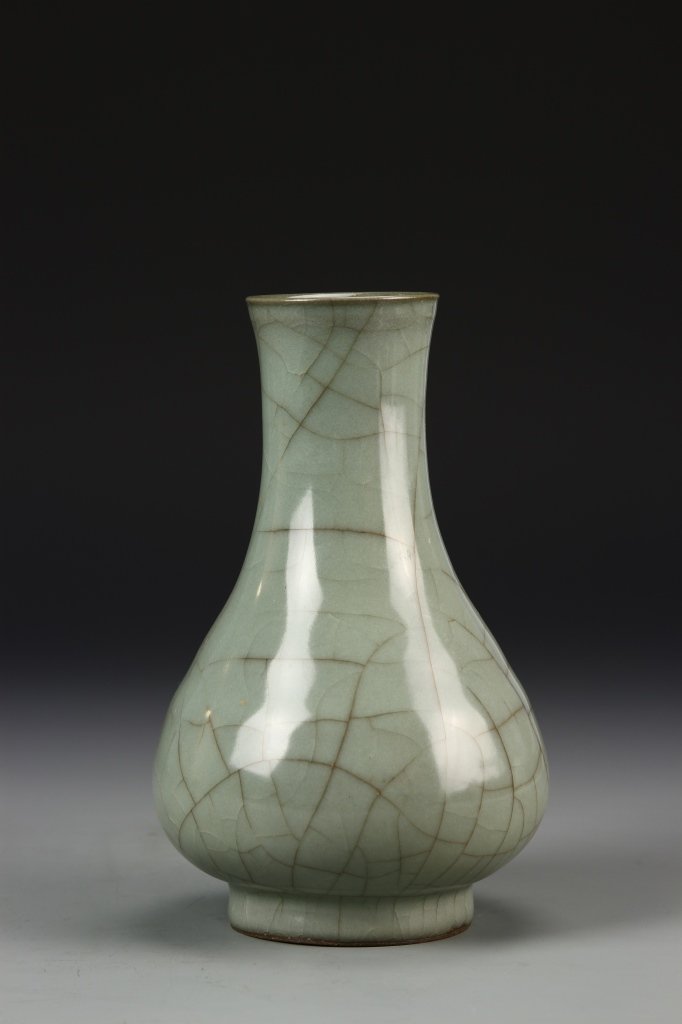 Chinese Song Longchuan Kwan-Type Vase (1 of 6)