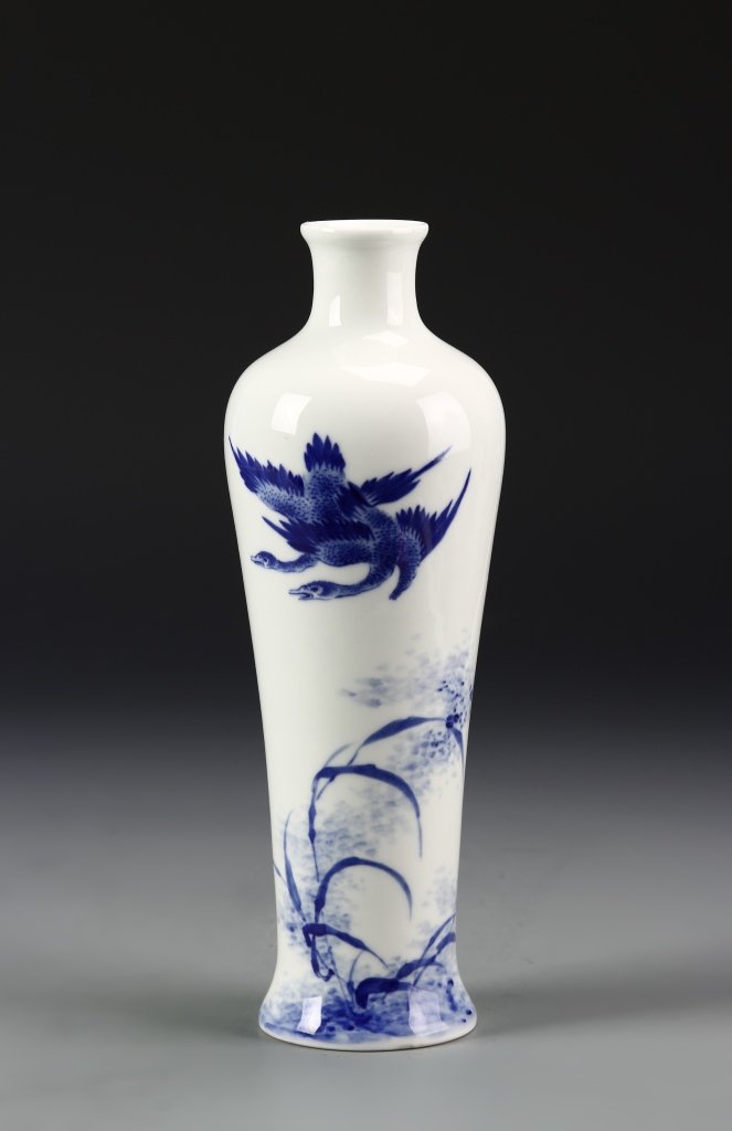 Chinese Republic Antique Blue/White Vase (1 of 10)