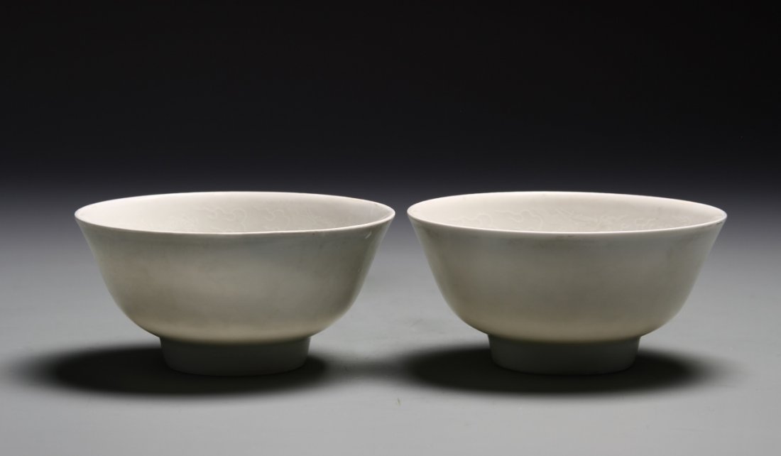 Pair of Chinese Ming Anhua Dragon Bowls (1 of 9)