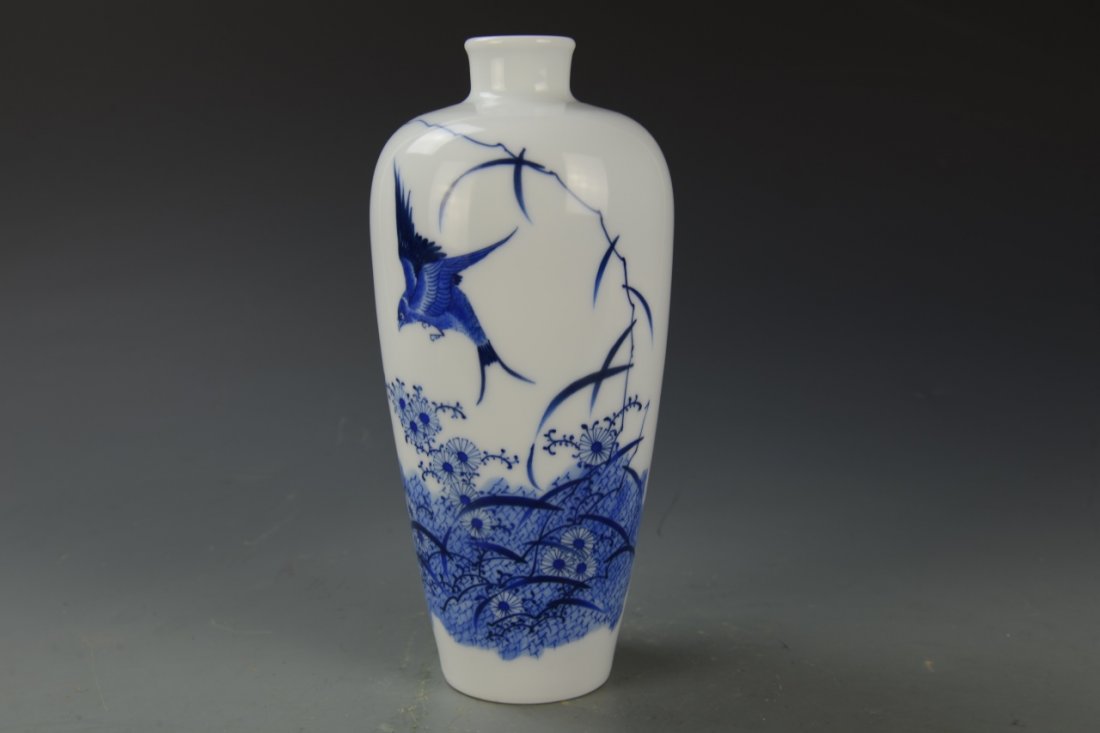 Chinese Blue And White Vase (1 of 6)