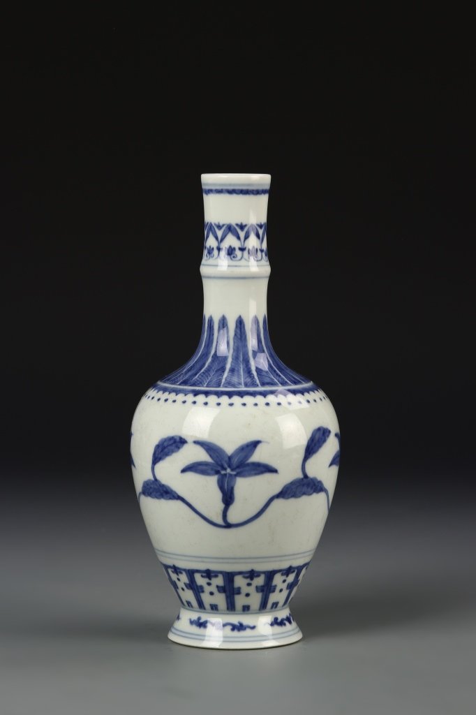 Chinese Blue and White Vase (1 of 6)