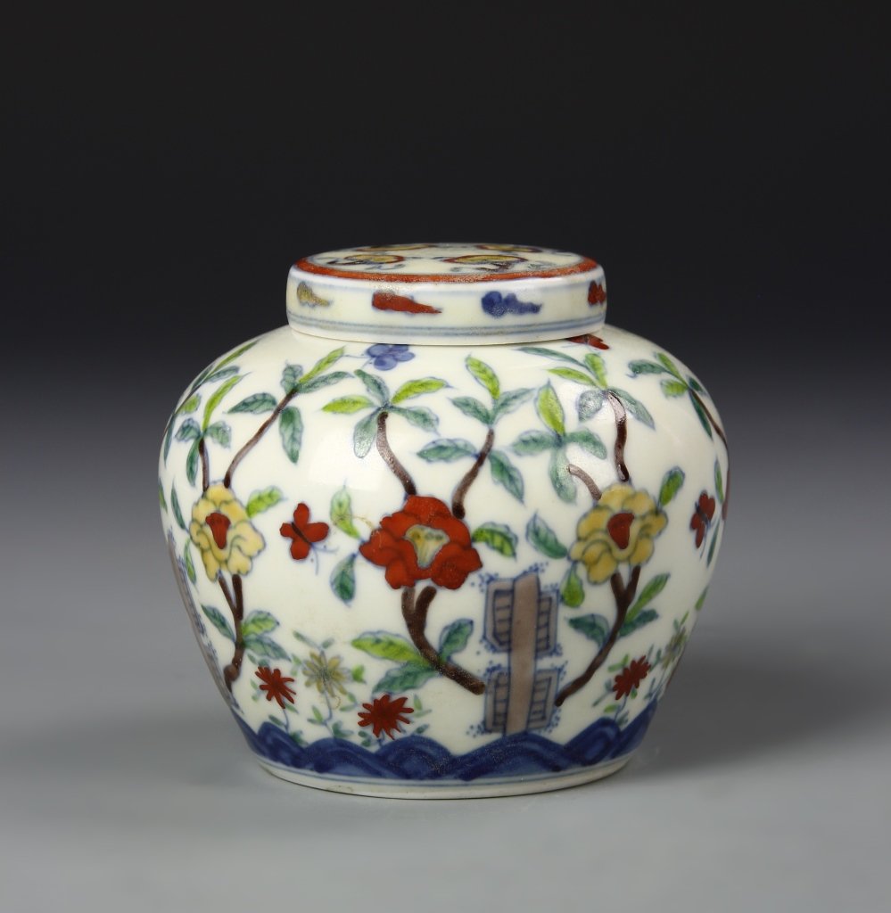 Exceptional Fine Chinese Doucai Jar (1 of 7)