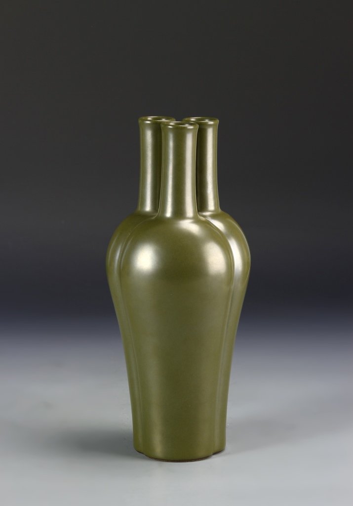 Chinese Tea Dust Vase (1 of 4)