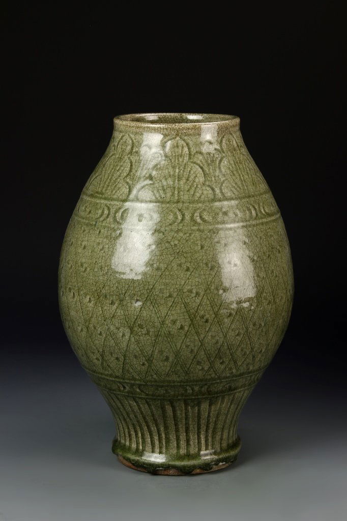 Chinese Lungquan Yao Vase (1 of 4)