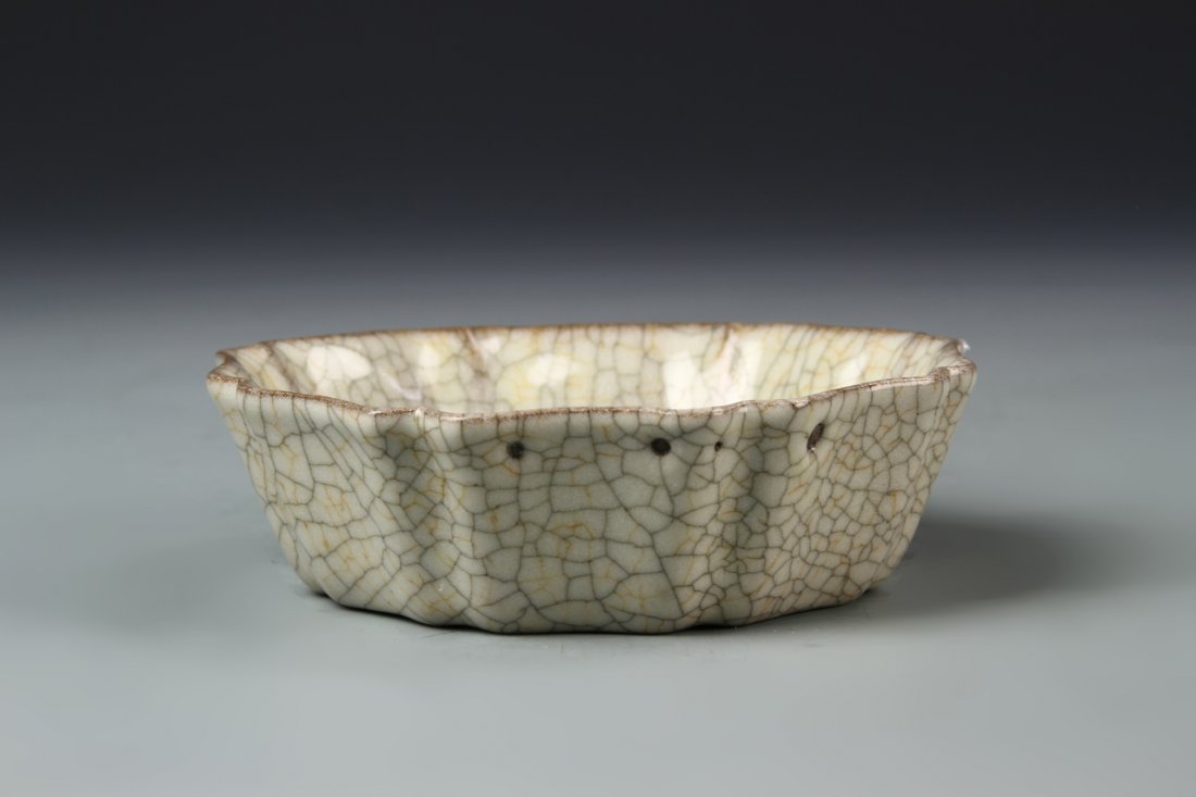 Chinese Geyao Mallow-Shaped Brush Washer (1 of 8)