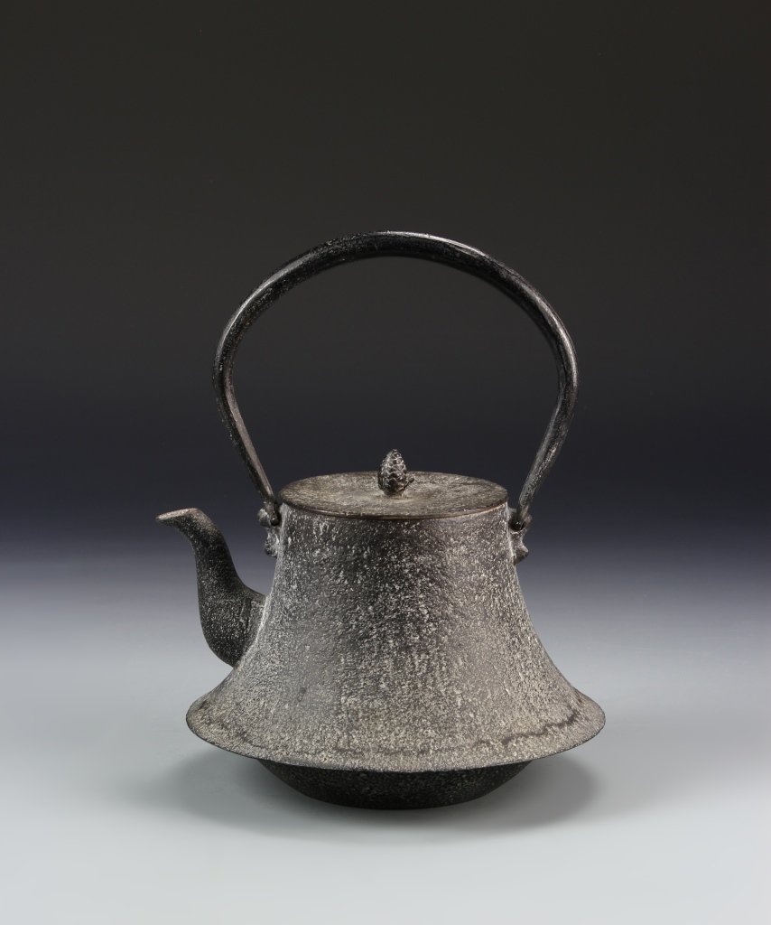 Japanese Iron Cast Teapot (1 of 5)