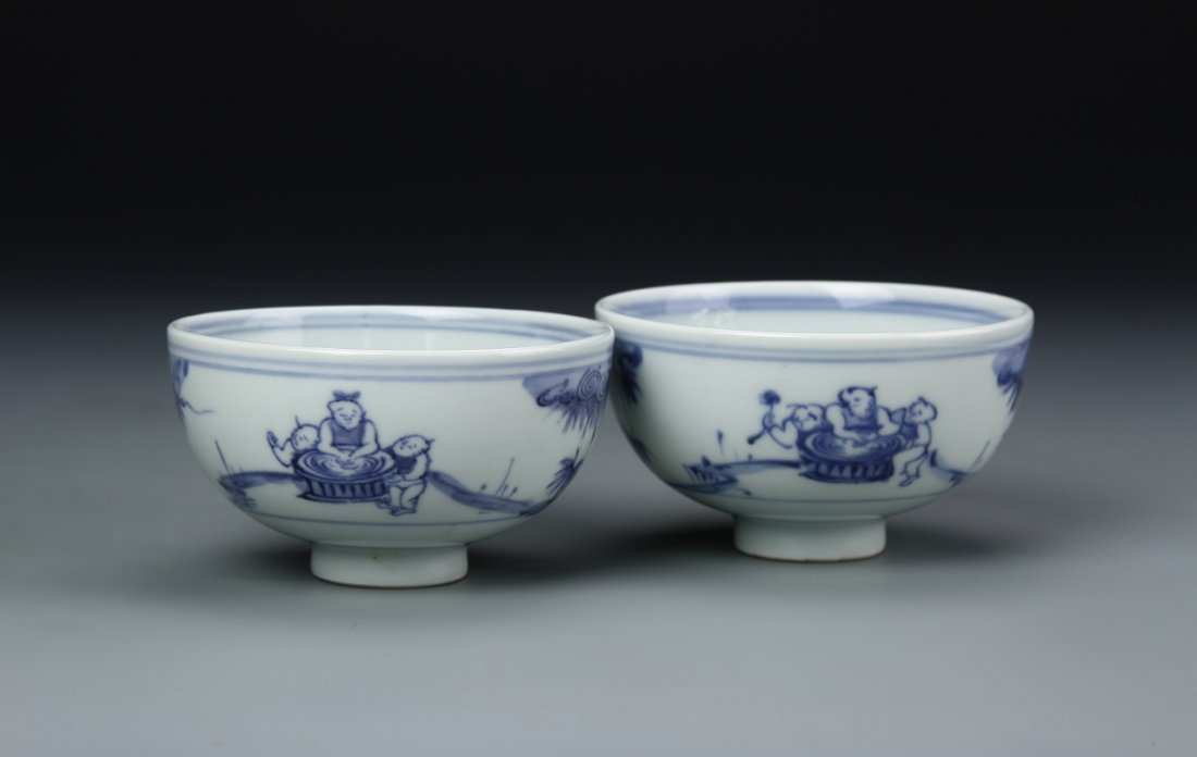 Pair of Chinese Blue and White Bowls (1 of 7)
