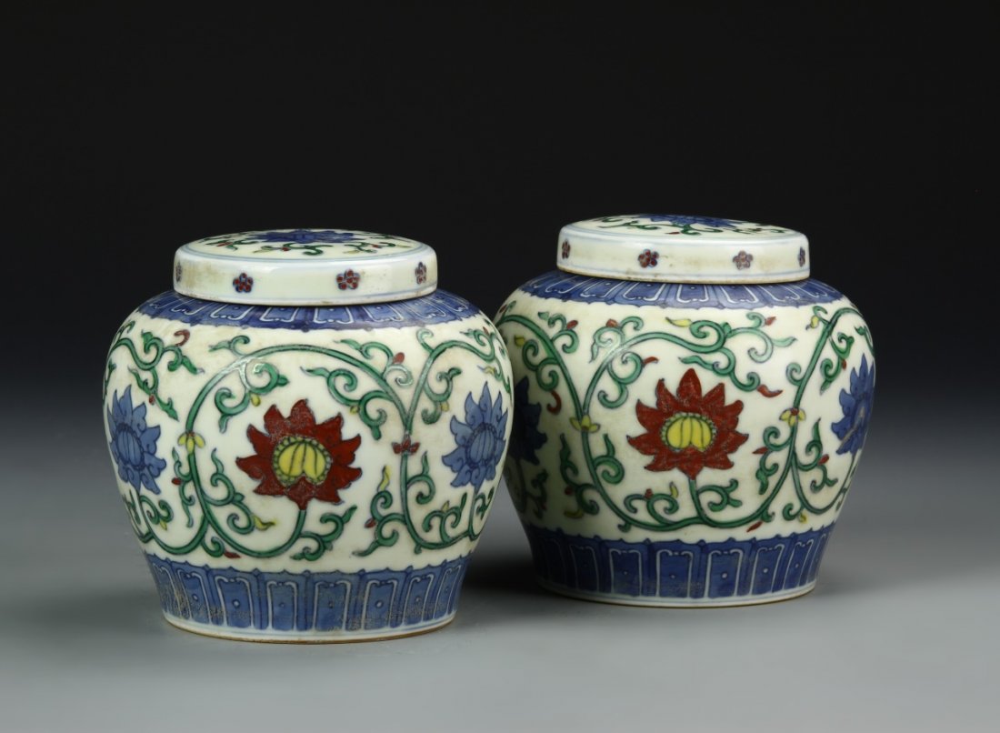 Pair Of Chinese Wucai Jars (1 of 10)