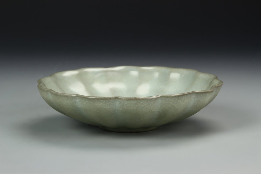 Chinese K'uan-Type Petal-Lobed Dish (1 of 7)