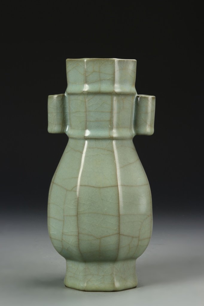 Chinese Lungquan Yao Vase (1 of 7)