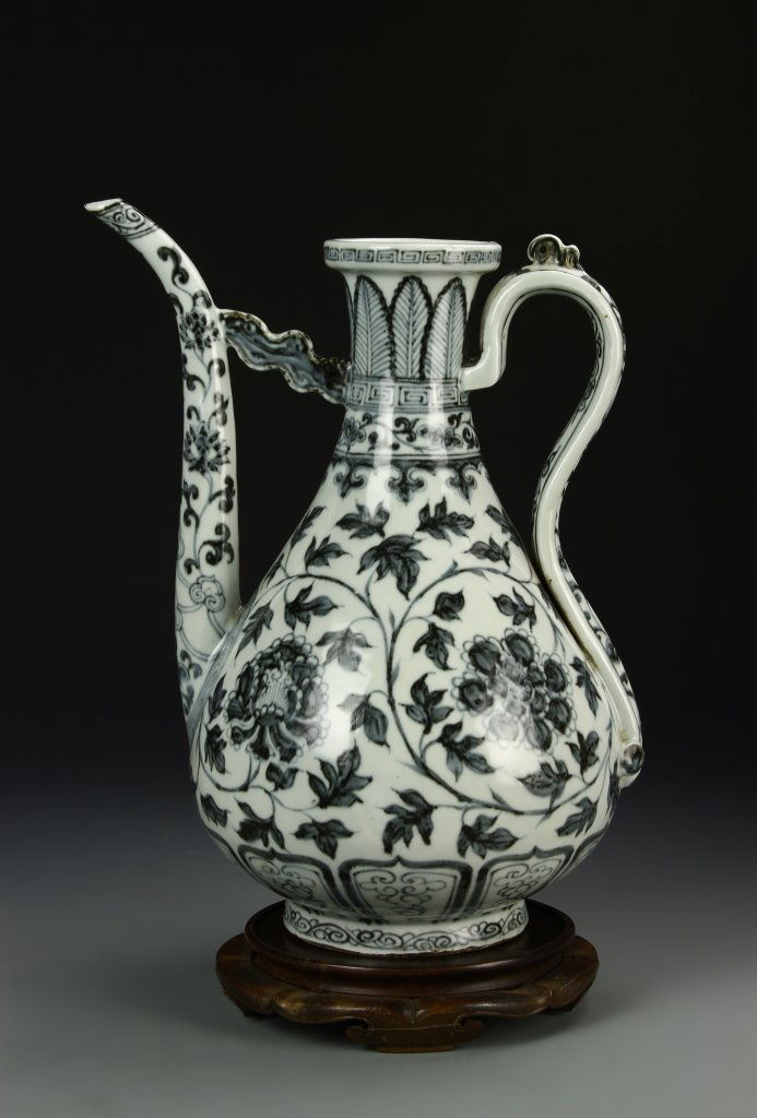 Important Ming Blue And White Ewer (1 of 10)