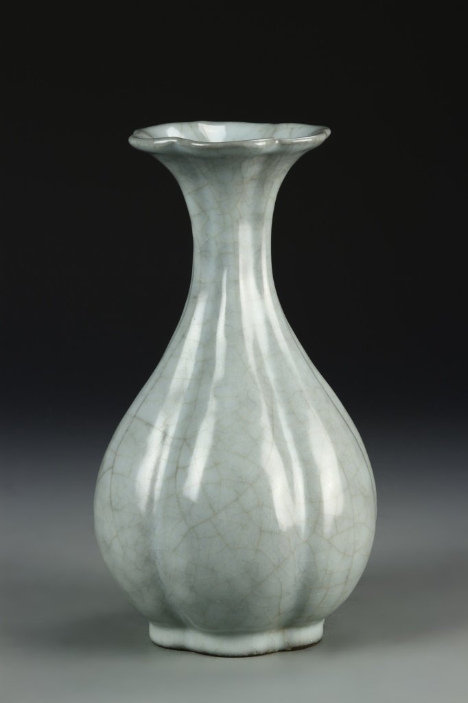 Outstanding K'uan-Type Lobed Pear Vase (1 of 8)