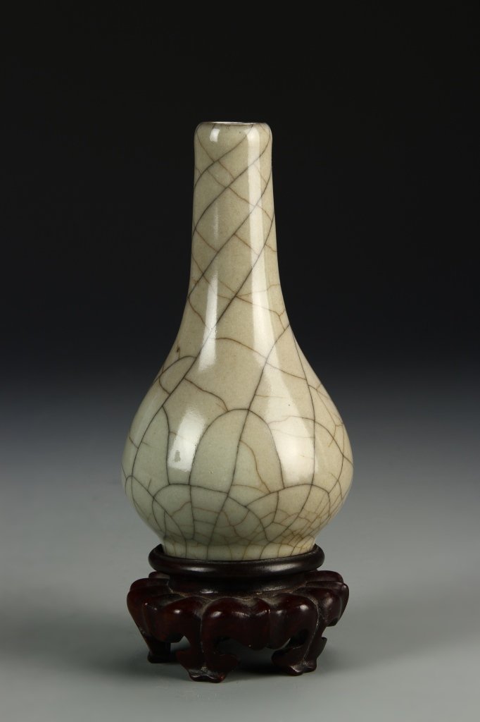 Koyao Pear-Shape Vase (1 of 9)