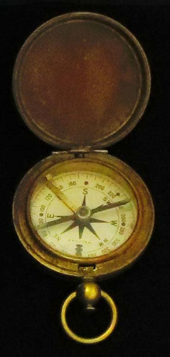 WWII Waltham U.S. Military Pocket Compass: You are bidding on a Vintage WWII Waltham U.S. Military Pocket Compass. Size is 1 3/4 " in diameter and 3/4 " depth. Thank you for viewing this lot.