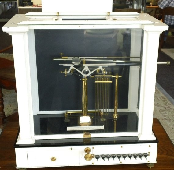 White Scale with Brass Insides: White Scientific scale with brass insides. A super clean instrument!