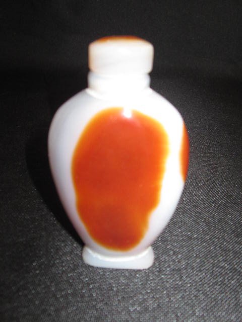 Chinese Agate Snuff Bottle