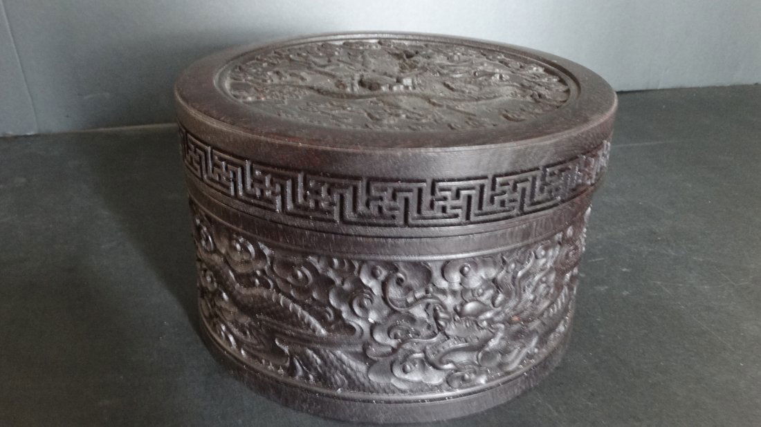 Chinese The dragon carved wooden box 龙纹 (1 of 3)