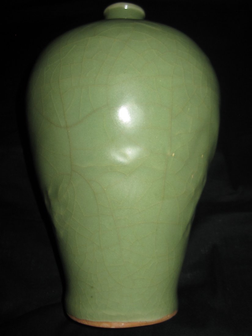 Chinese Ming Yongle light green  glaze vase 明 (1 of 4)