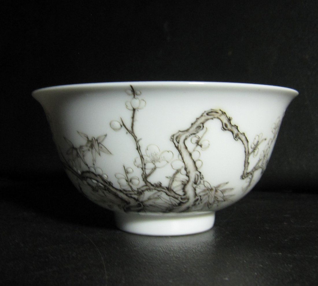 Chinese Yong zhen dynasty ink Enamel bowl (1 of 10)