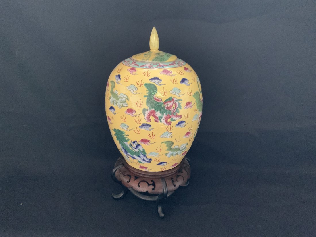 Chinese Porcelain Ginger Jar Foo Dogs Design (1 of 5)