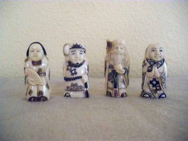 2 Small Chinese Carved Ivory Figures & 2 Netsuke: Two small Chinese carved ivory figures & two ivory netsuke's, signed, measuring 2" high.