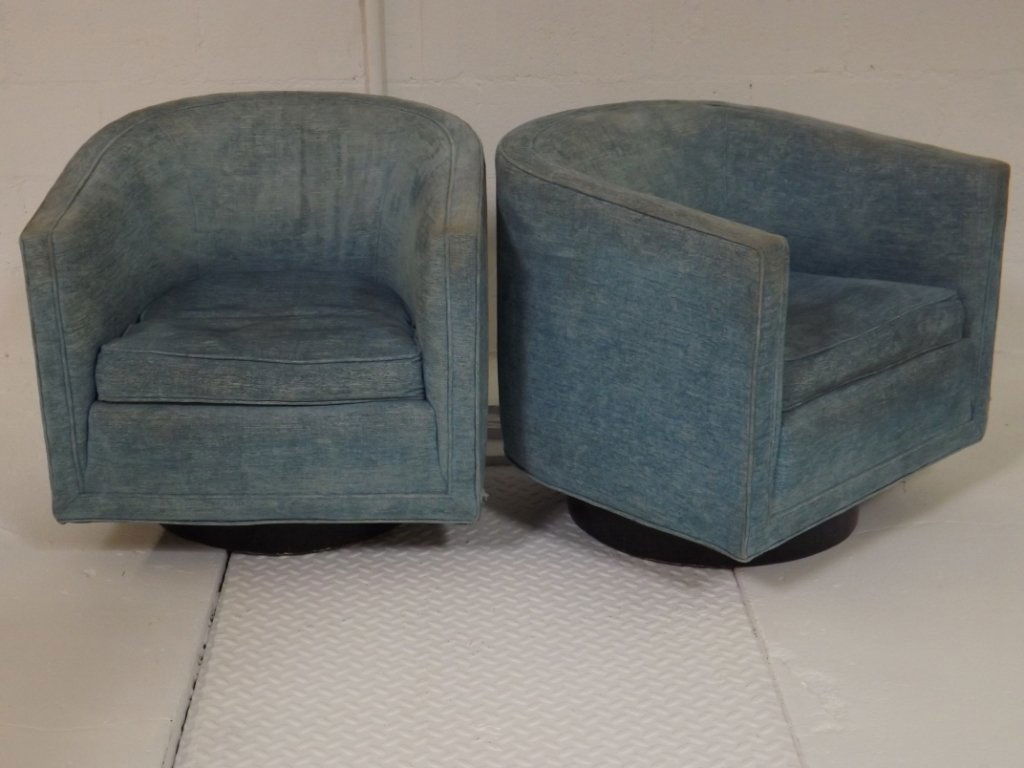 Milo Baughman For Thayer Coggin Swivel Chairs: Great form. Swivel base.