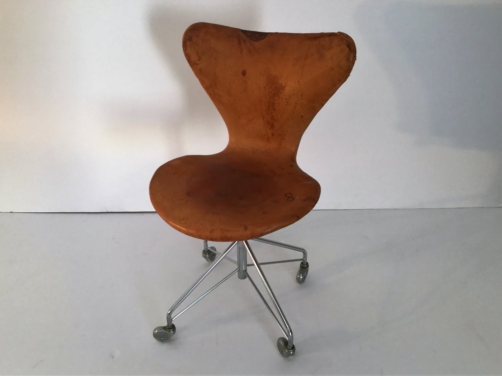 Arne Jacobsen Swivel Desk Chair in Natural Leather (1 of 5)