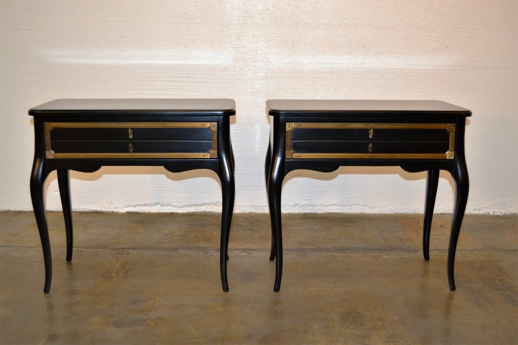 Grosfeld House Black Lacquer Night Stands (1 of 3)
