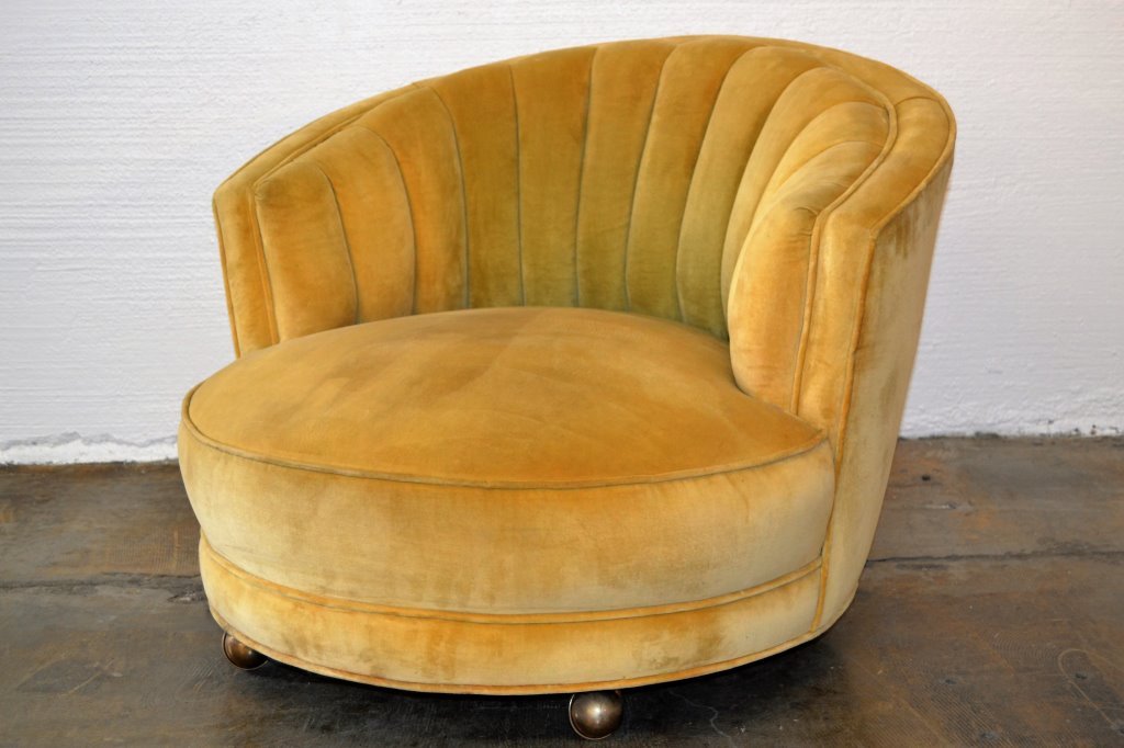 Paul Laszlo Style Lounge Chair: (Keywords: Nakashima, Saarinen, Knoll, Eames, Art Deco, Frankl, Bertoia, Paul McCobb, Parzinger, Paul Evans, Hans Wegner, Charles Hollis Jones)