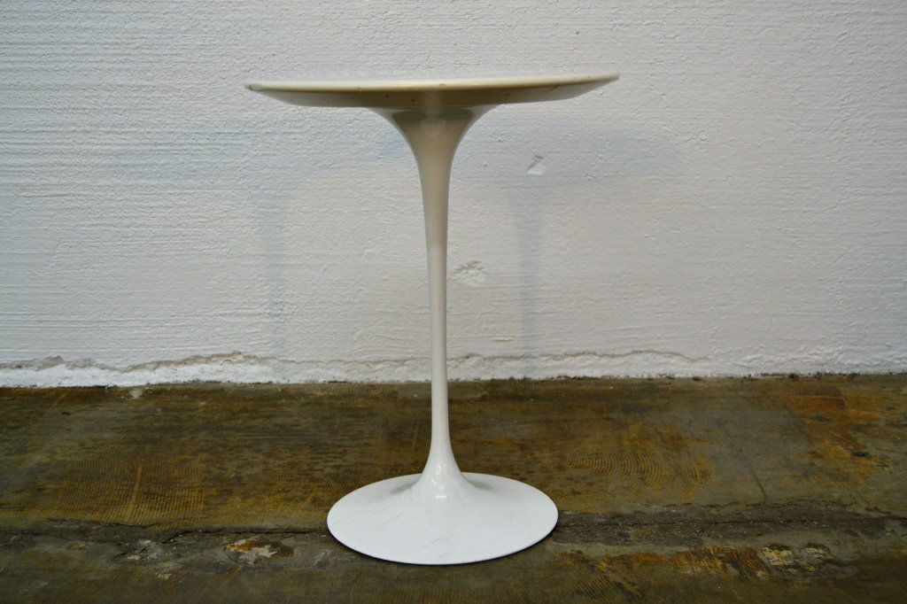 Saarinen for Knoll Round Table (1 of 3)