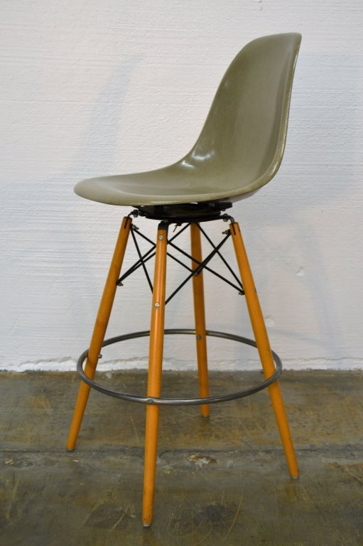 Eames Barstool (1 of 2)