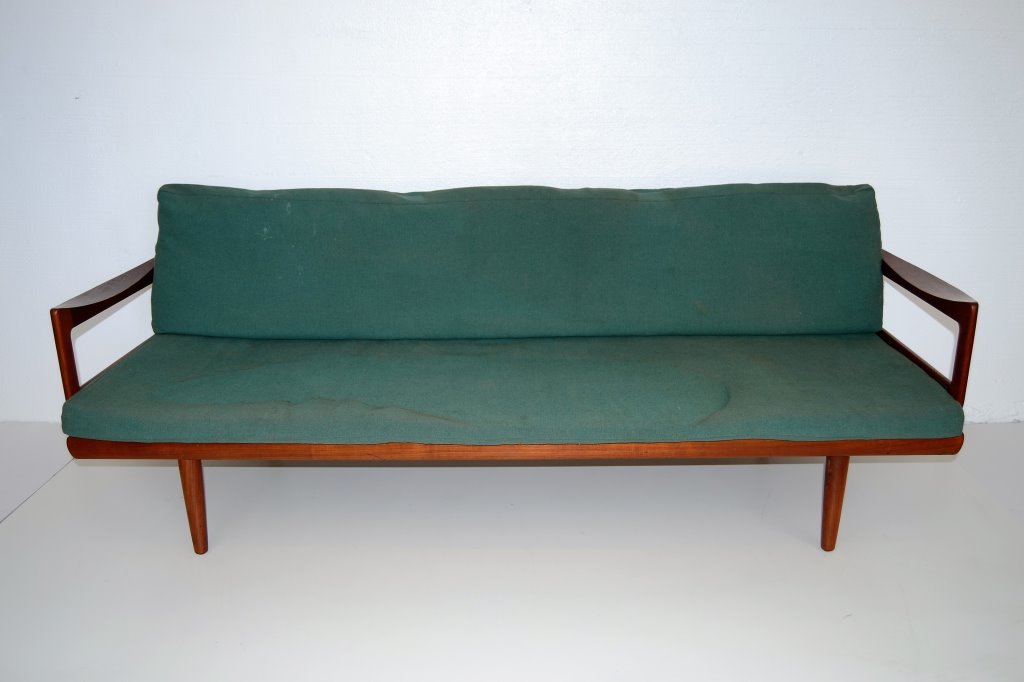 Peter Hvidt Style Scandinavian Teak Daybed/Sofa: 30 in H 82 in L 31 in D Seat H 15 in