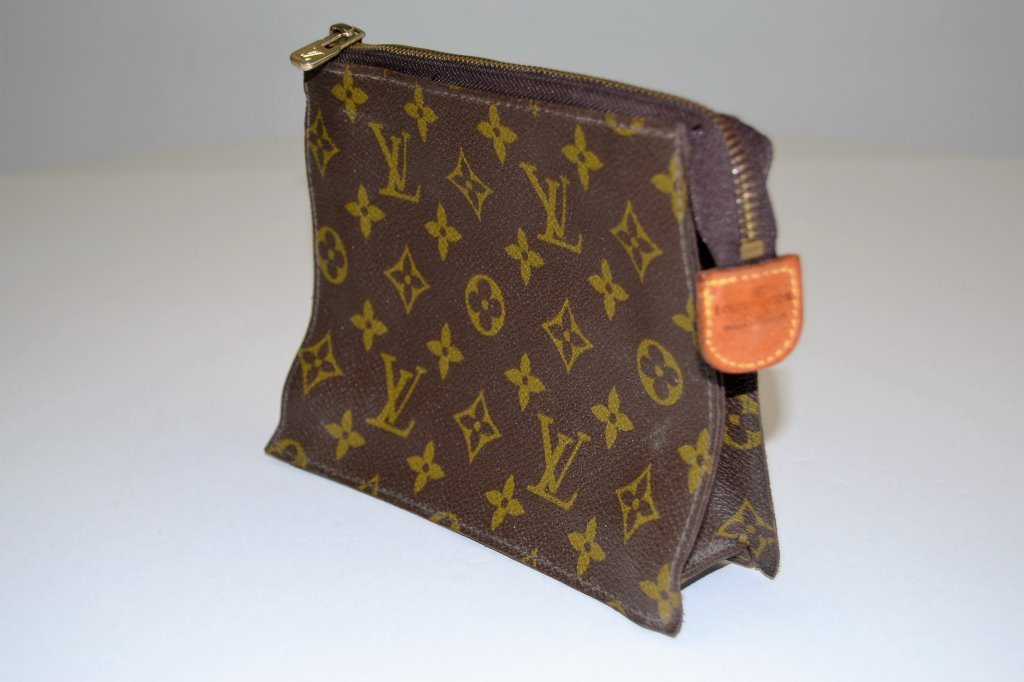 Louis Vuitton Zipper Bag (1 of 7)