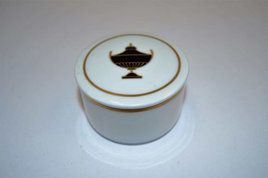 Gio Ponti for Richard Ginori Covered Box: 2 in Round 1.5 in H