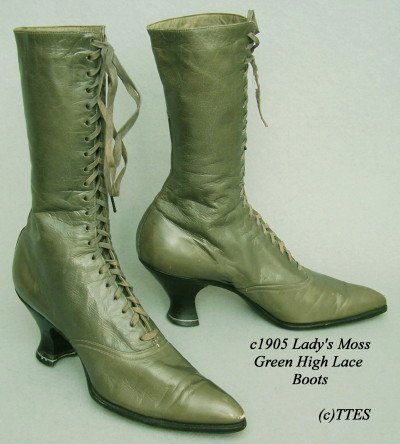 c1905 Lady's Moss Green High Lace Boots: Of a fine kid leather with pointed vamps, Louis French heels, and original laces. A very pleasing color.LA1-9.